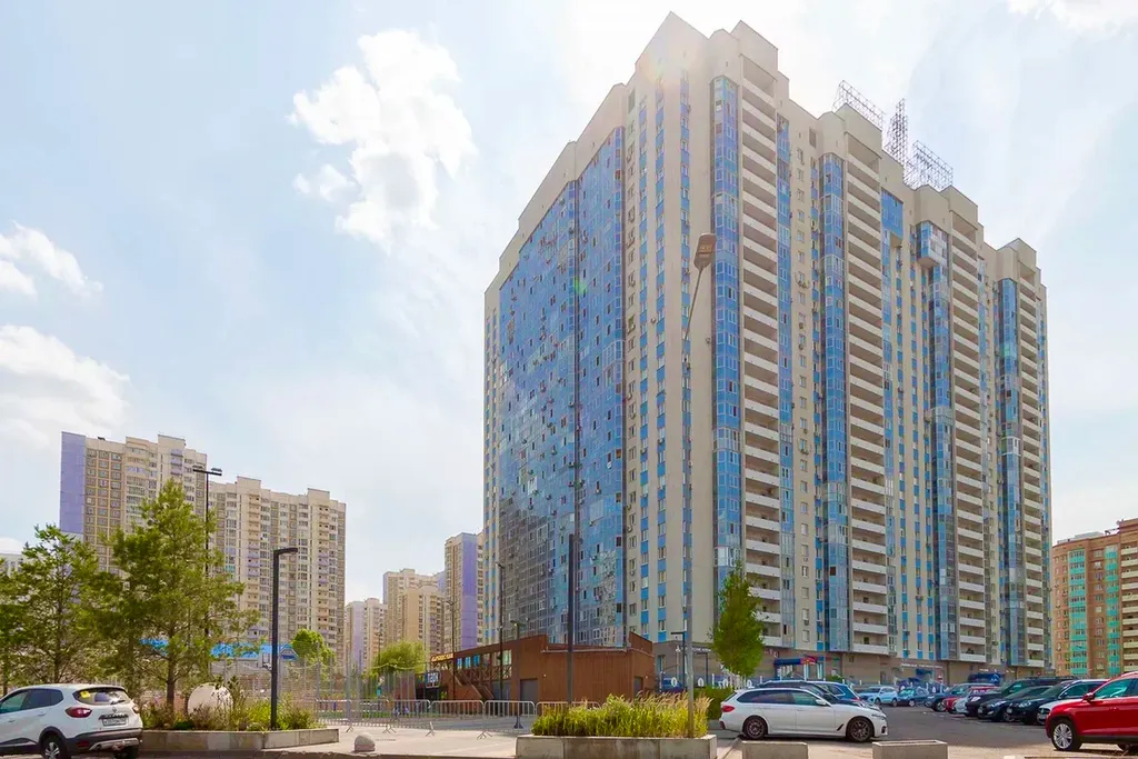 Уютная студия с большой лоджией в доме бизнес-класса