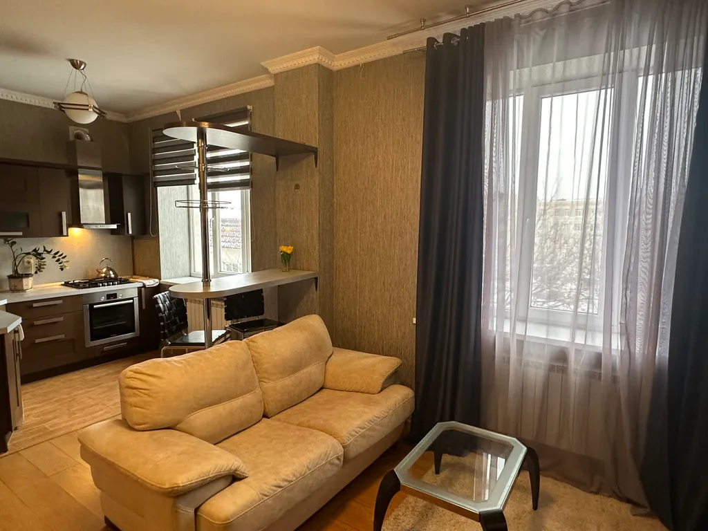 Шикарная квартира класса комфорт в самом центре! Горячая вода есть!