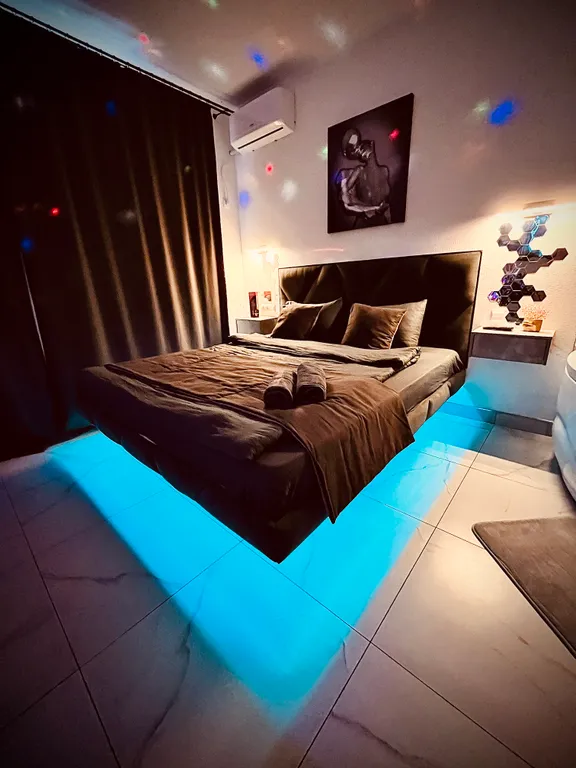 Квартира Стильная и уютная квартира с джакузи для влюбленных SweetRoom — Санкт-Петербург