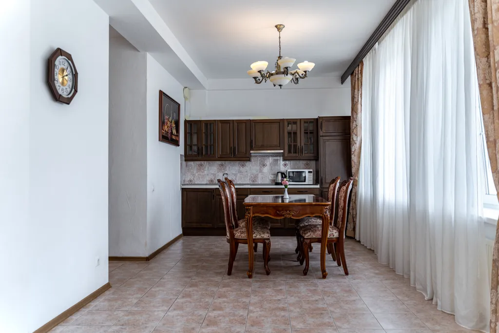 Дизайнерские апартаменты с кухней