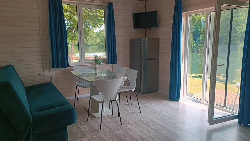 Дом на берегу озера