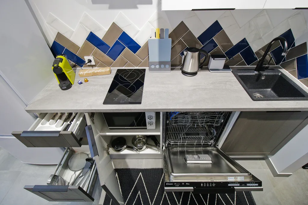 Студия с панорамными окнами в центре