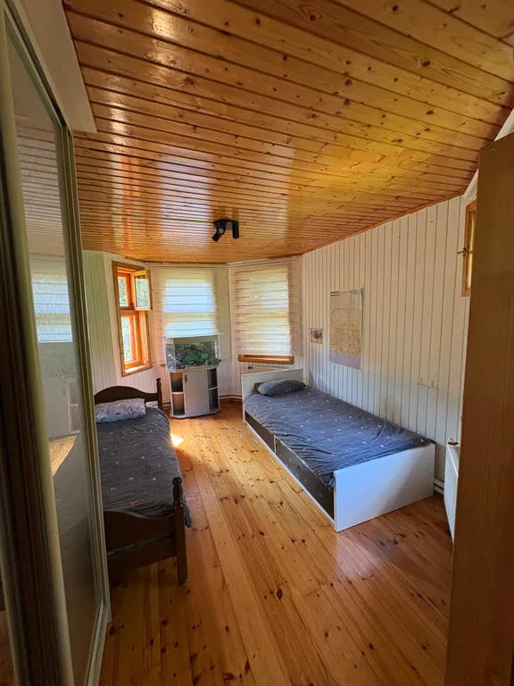 Уютный жилой зимний дом в сказочно живописном месте