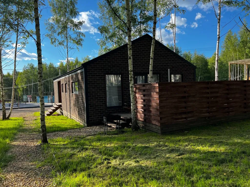 Мгновенный - дом с фотоаппаратом Polaroid