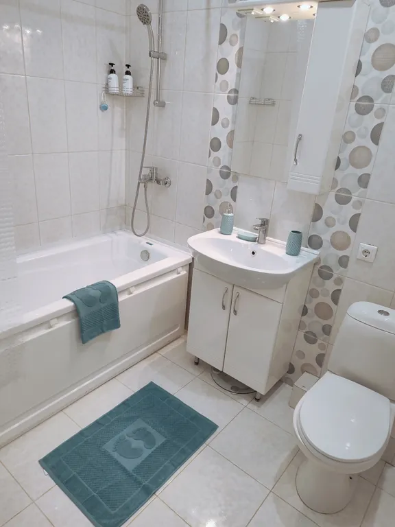 Квартира с 2 отдельными спальнями и кухней-гостинной недалеко от моря