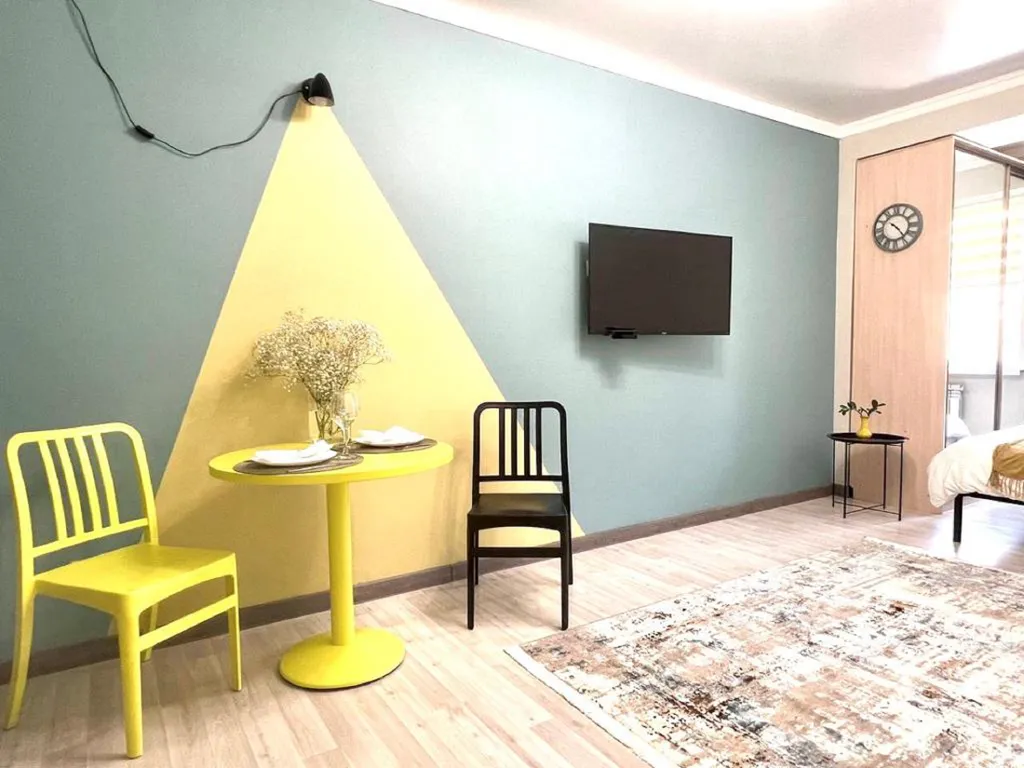 Яркая студия Молодежка в центре города