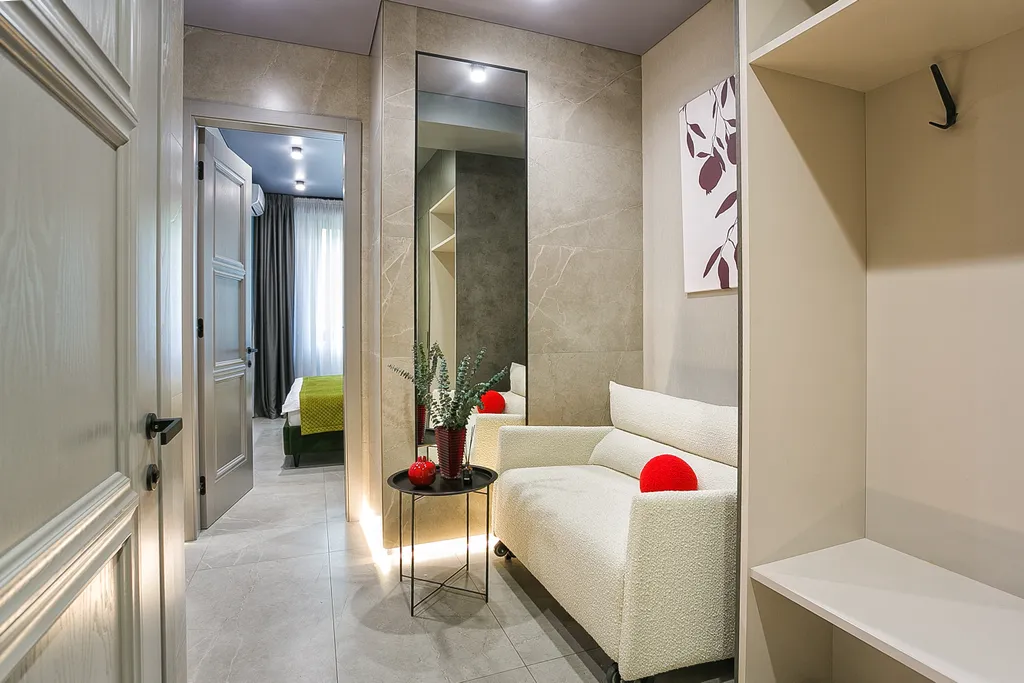 Гранатовый. На большую семью, вид на лес