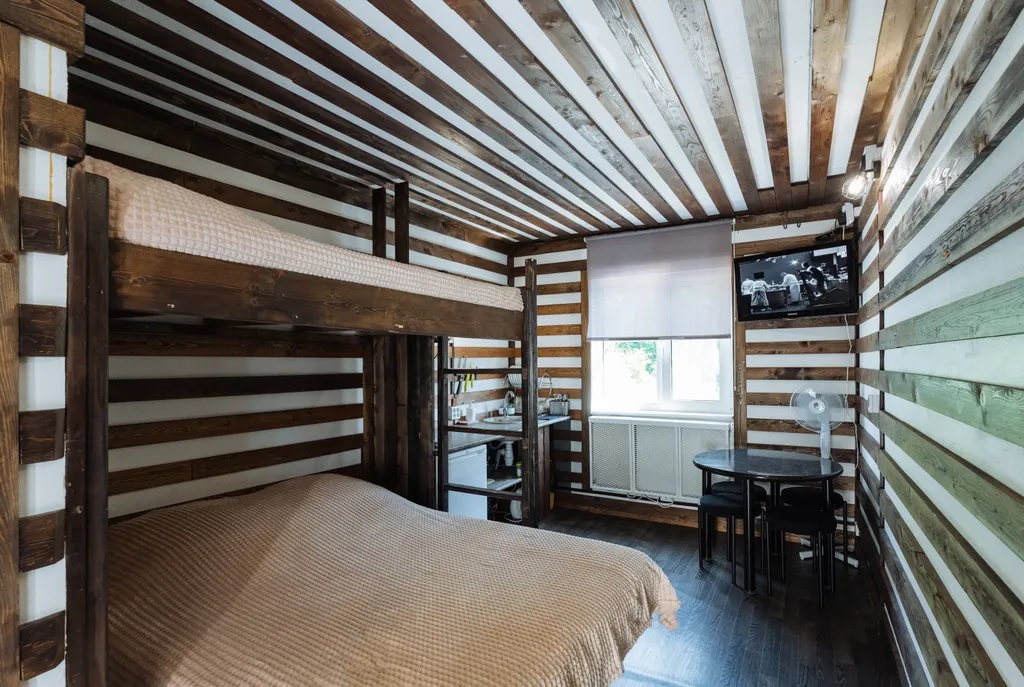 Бунгало на берегу озера в границе леса