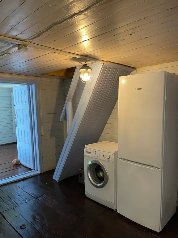 Дом с баней на берегу реки Волга с большой территорией