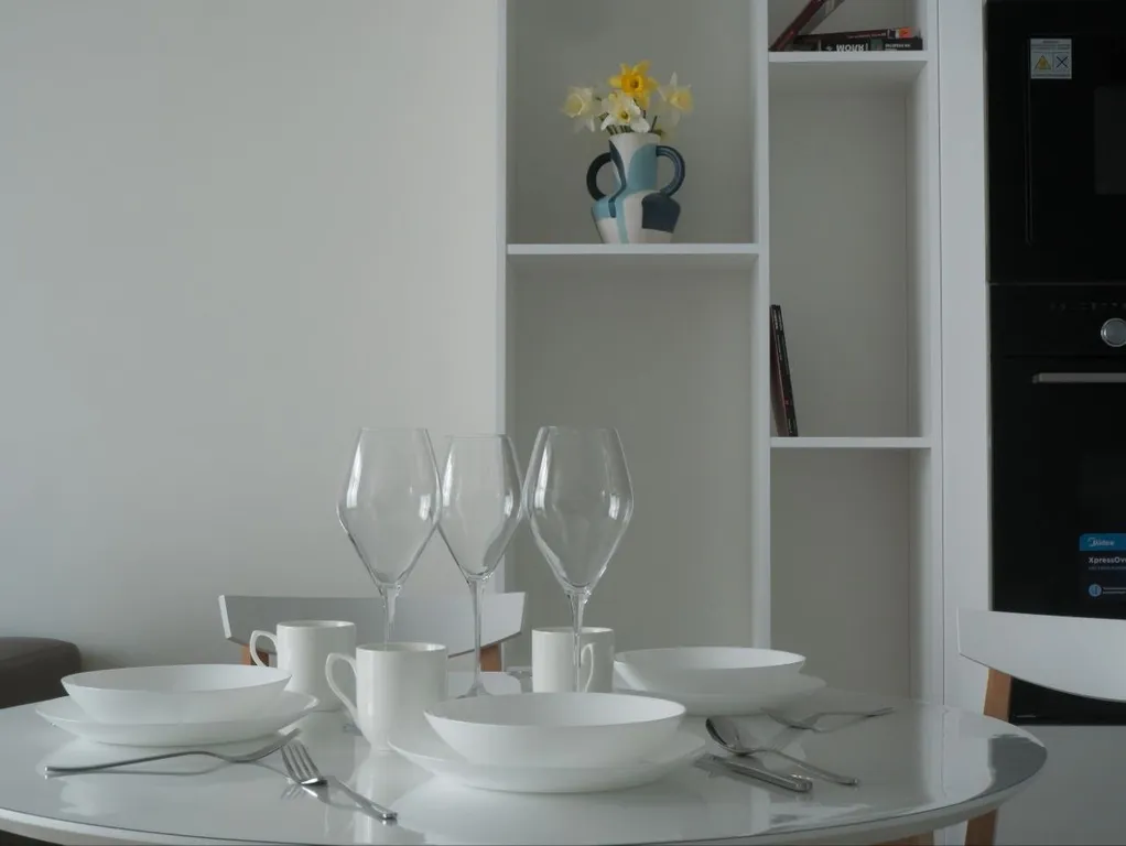 Новая дизайнерская квартира с видом на пруд