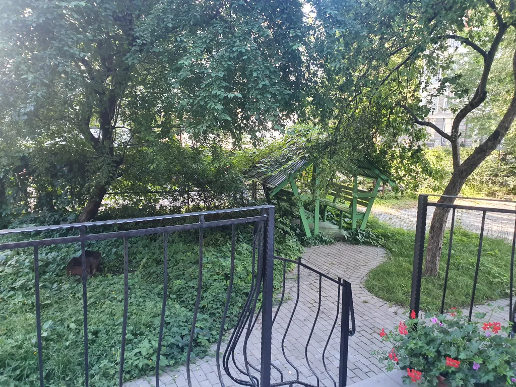 Двухуровневая 5-комнатная квартира в центре Амалиенау с зоной барбекю