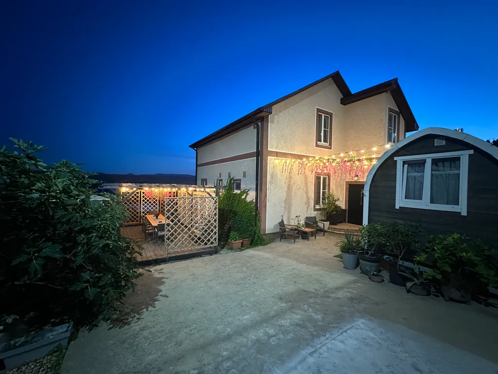 Коттедж Загородный дом для семейного отдыха в 8 километрах от города — аренда посуточно в Новороссийск