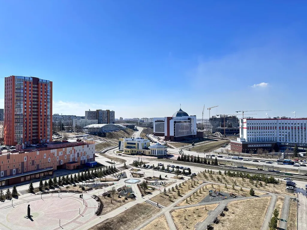 1-комнатная квартира с балконом и видом на реку рядом с Кузбасс-Арена