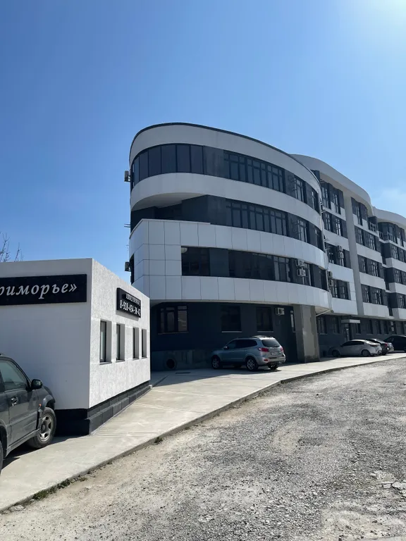 Современная квартира на берегу моря