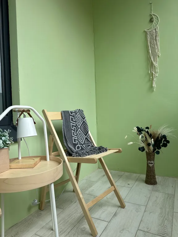 Thursday's apartment