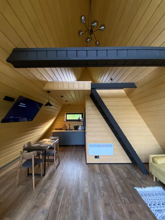 Дом A-frame с видом на реку