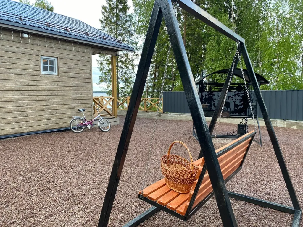 Дом на берегу озера