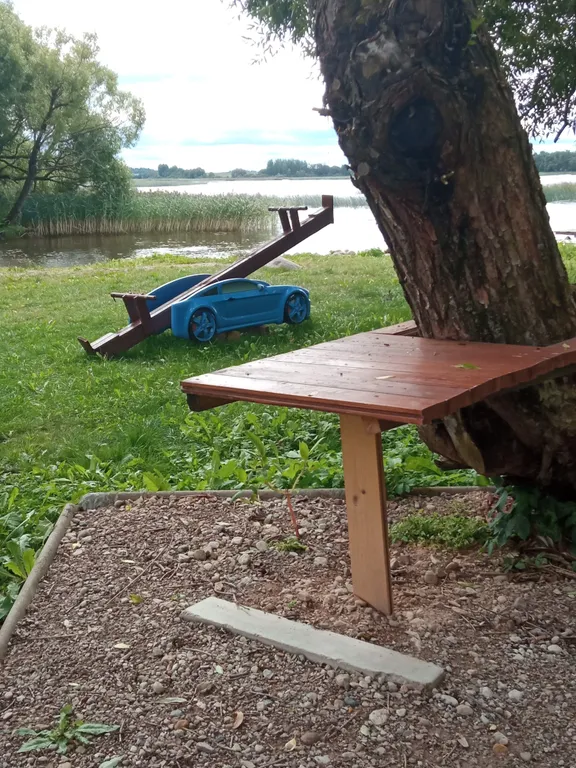 Коттедж Двухэтажный апартамент в доме на берегу озера — Луга