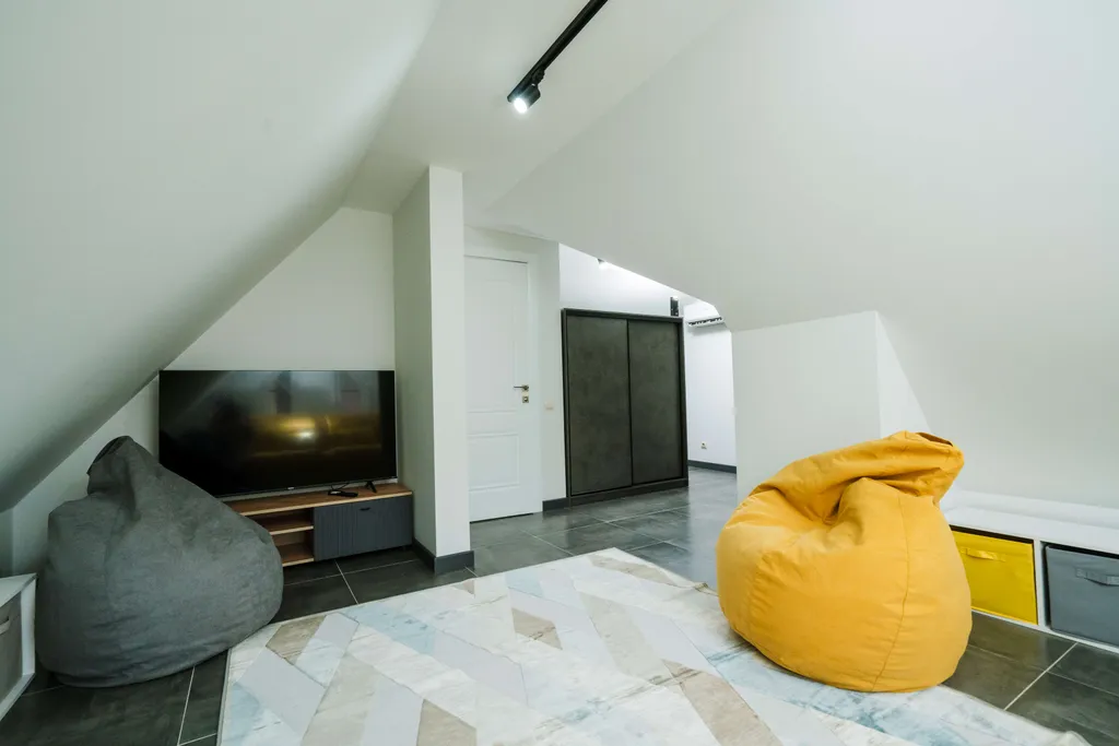 Вилла с бассейном и панорамной баней