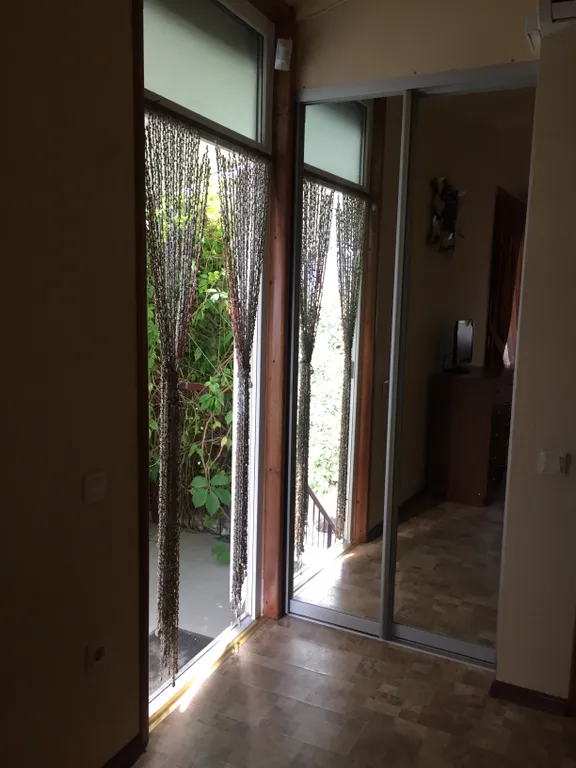 Уютный двухэтажный коттедж  с садом