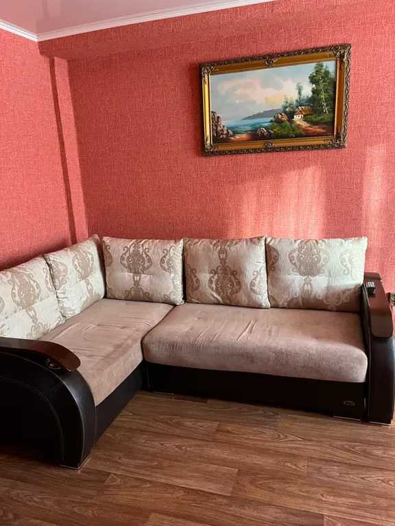 Уютная двухкомнатная квартира в центре города — аренда посуточно в Ачинск