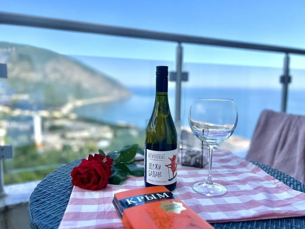 Уютная двухкомнатная квартира с шикарным видом в Гурзуфе