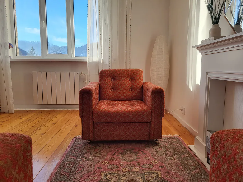 Квартира с видом на реку и горы