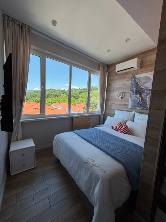 Квартира Двухкомнатная квартира с дизайнерским ремонтом — Адлер