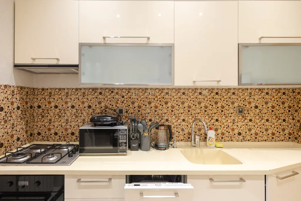 2 спальни + гостиная, прямой балкон с видом на гору Таргова