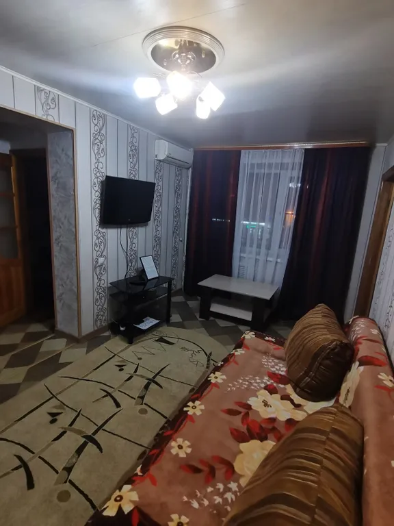 Квартира эконом класса в хорошем районе, с видом на театр