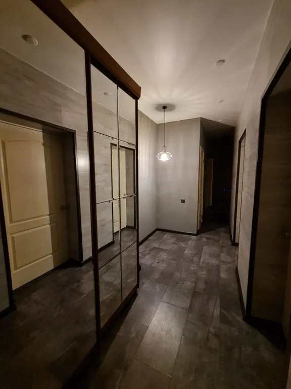 Сталинка во дворе головного офиса норникеля