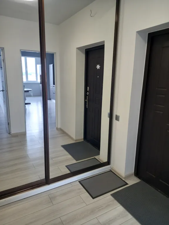 Уютная квартира с панорамным окнами и видом на горы