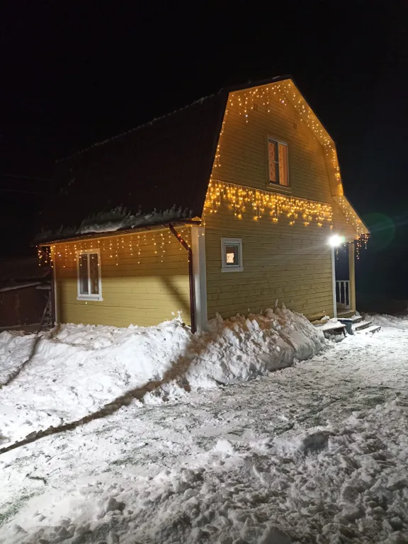 Домик с балконом