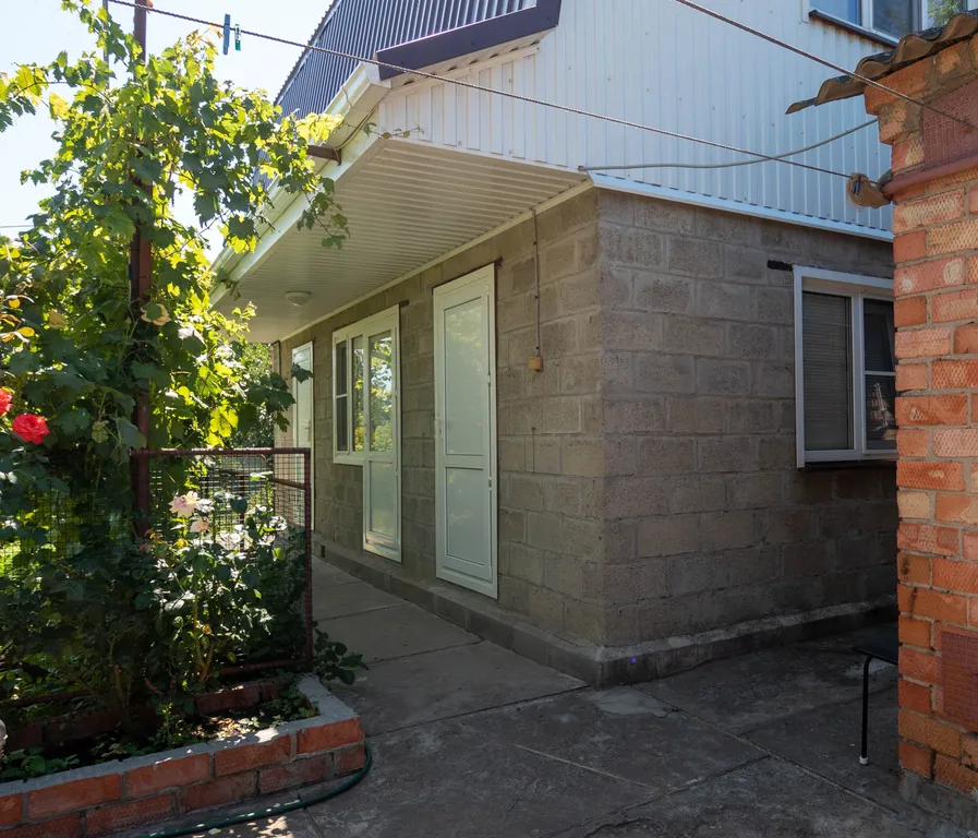 Комната в тени винограда