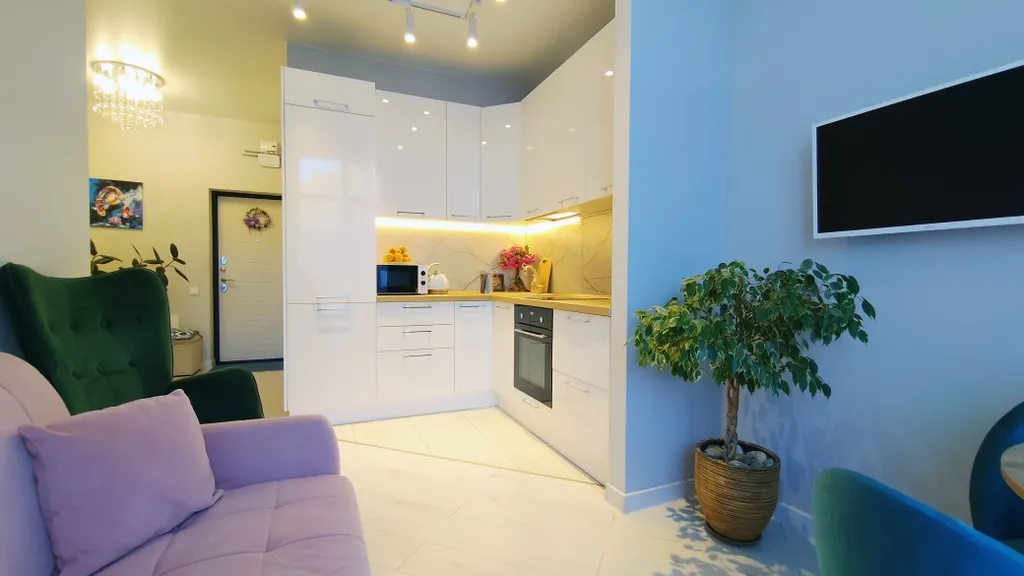 Дизайнерский апартамент со спальней и балконом