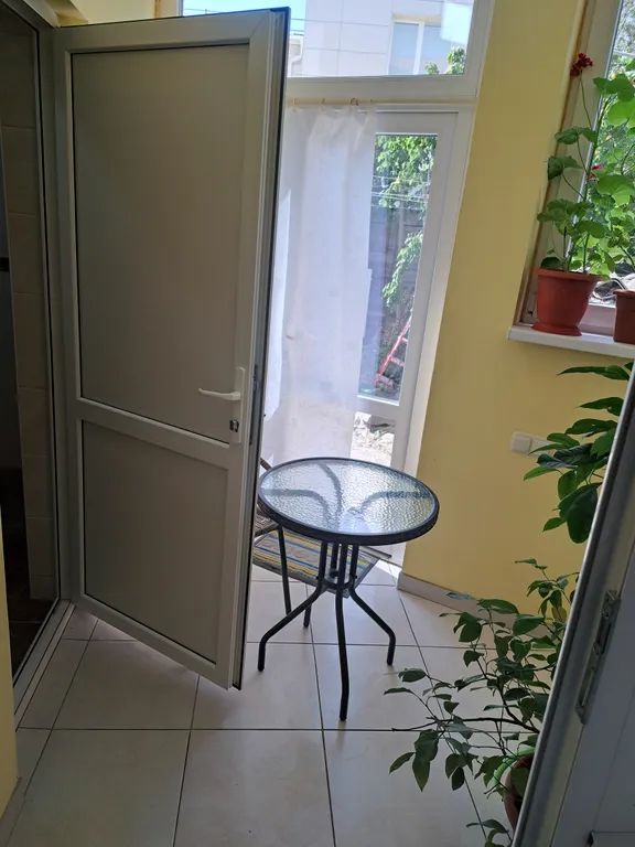 Уютный номер в центре с выходом на Кипарисовую аллею