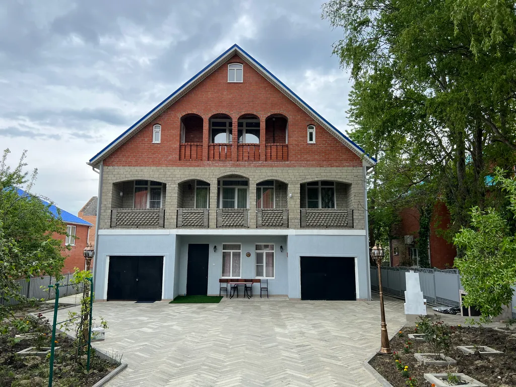 Коттедж Большой дом для большой семьи — аренда посуточно в Джубга