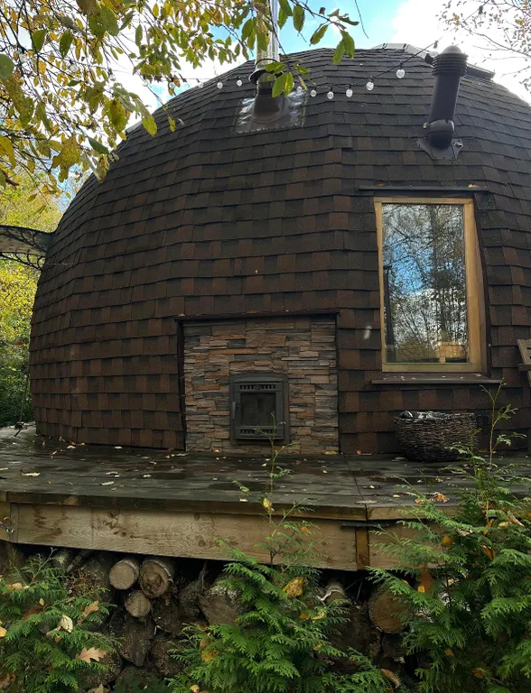 Купольный дом с баней и купелью в лесу в Москве