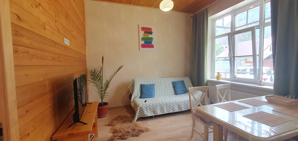 Апартаменты в центре с видом на горы