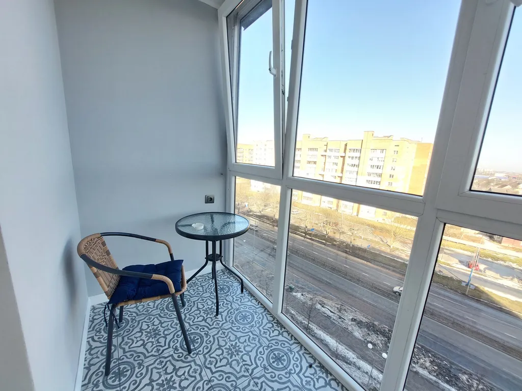 Апартаменты с отдельной спальней в новом доме, центр