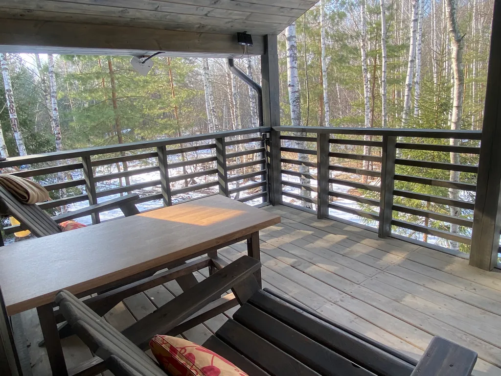 Уютный дом в лесу