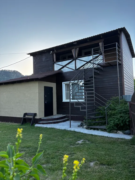 Гостевой дом в окружении гор