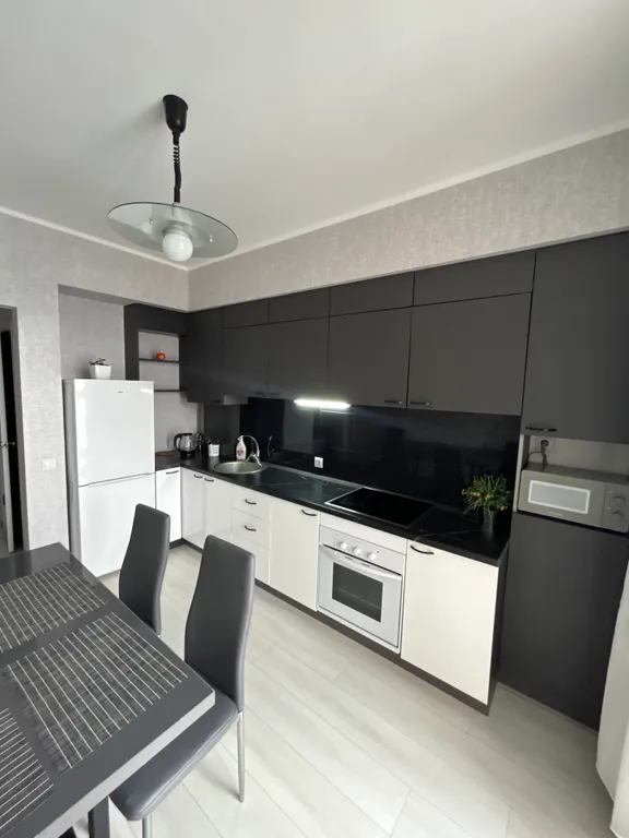 Двухкомнатная квартира у Нахимовского училища — аренда посуточно в Калининград