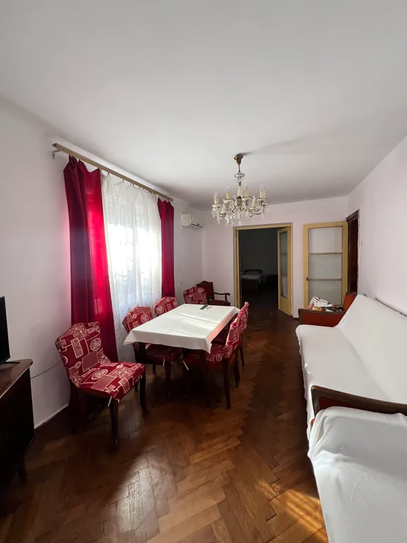 Трехкомнатная квартира у моря