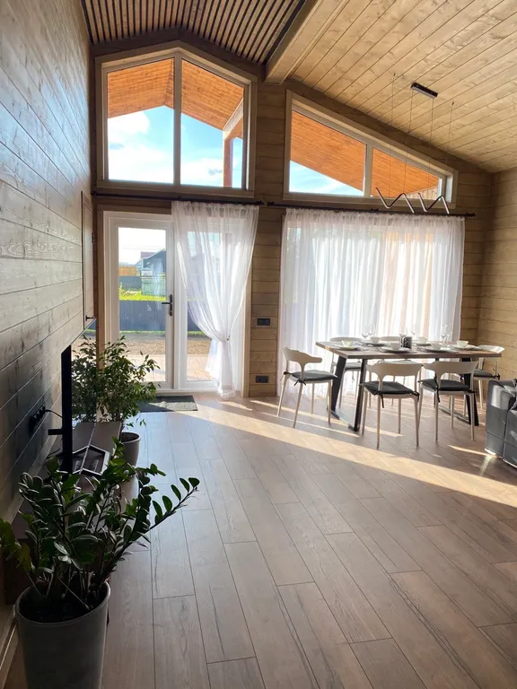 Дом в прибрежном парке