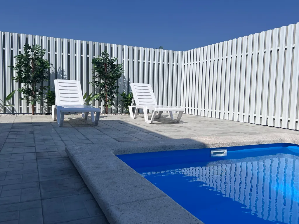 Дом с бассейном