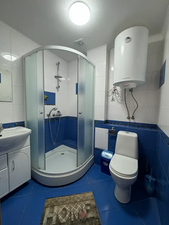 Белый коттедж на первой линии моря