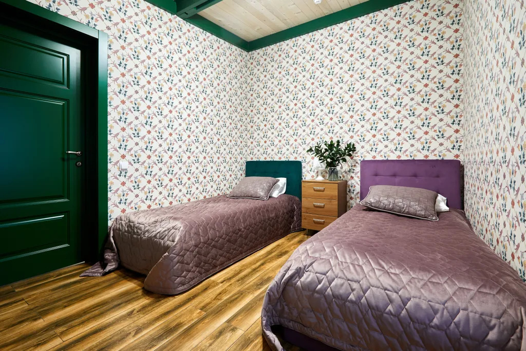 Большой коттедж с 5 спальнями, камином и террасой, Ромашка