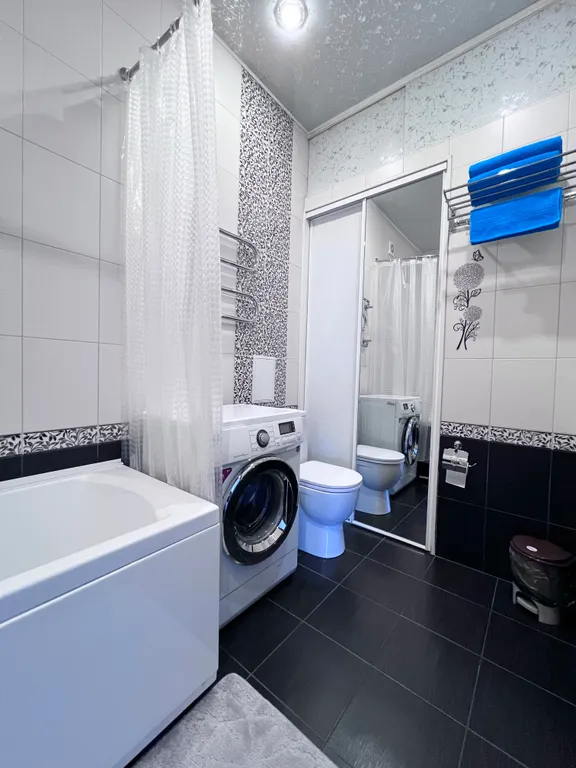 2-комнатная квартира класса люкс в центре города! Район Площади