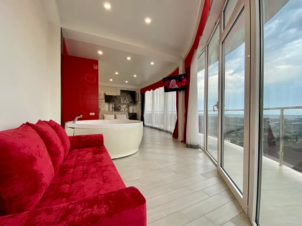 Апартаменты с гидромассажной ванной и красивым видом